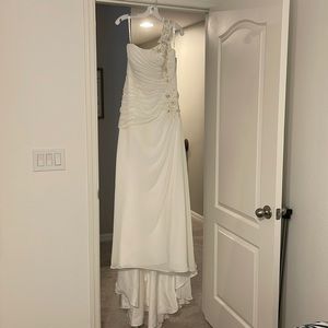 David’s Bridal white wedding/formal/pageant gown